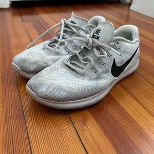 Nike Women’s Free RN Flyknit White Running Shoes Size 8.5